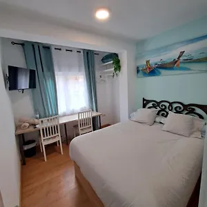  Habitación en casa particular Barcelona Airport Mi Colibri